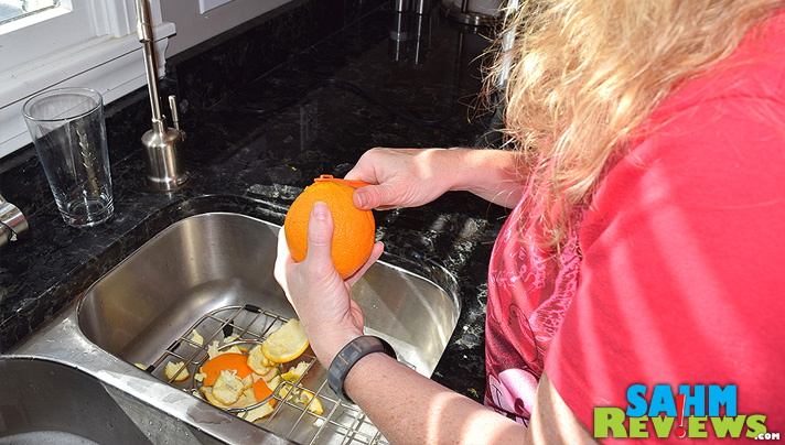 Create a delicious juice using oranges and a cucumber! - SahmReviews.com