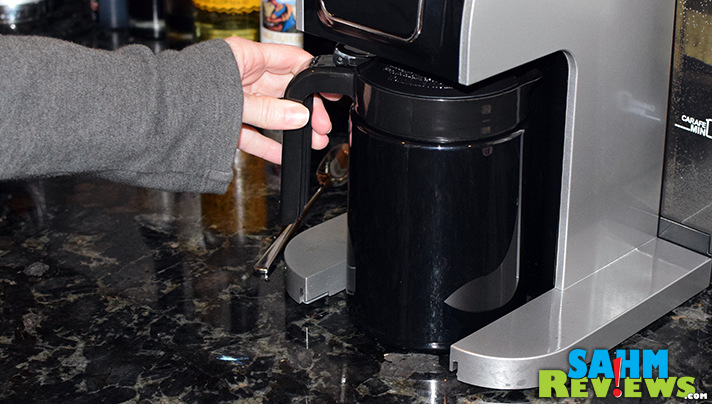 Remove the drip tray and a carafe or travel mug fit in the Touch T526S Brewing System. - SahmReviews.com