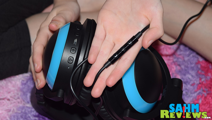 The cat ear headphones have light, speaker and volume controls on the ear cup in addition to volume, track change and pause controls on the cable. - SahmReviews.com