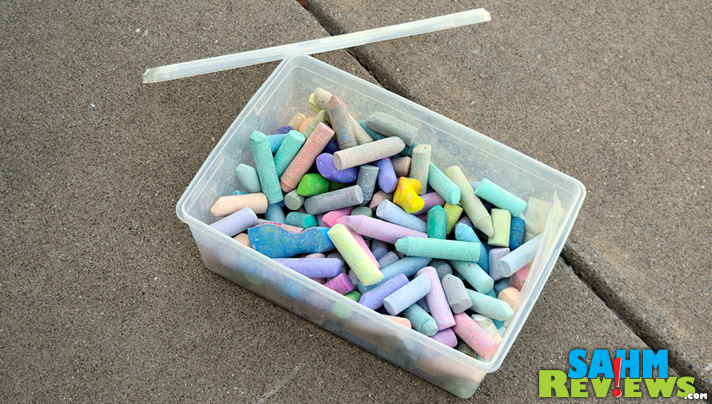 Have a lot of unused sidewalk chalk laying around? Turn it into chalk paint with this 2-ingredient recipe in an afternoon! - SahmReviews.com