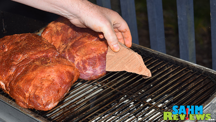 Nothing beats pulled pork on the grill. We show how easy it is to make your own at home, all you need is a spare 10-12 hours! - SahmReviews.com