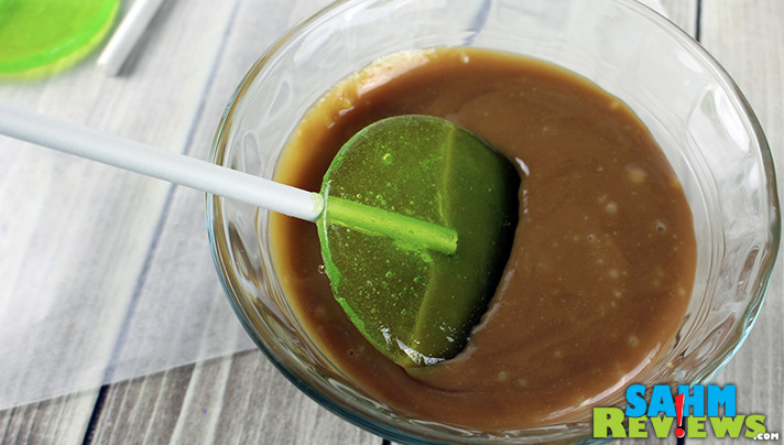 If you love caramel apples and have a sweet tooth for Jolly Ranchers, you have to try out our recipe for Caramel Apple Lollipops! - SahmReviews.com