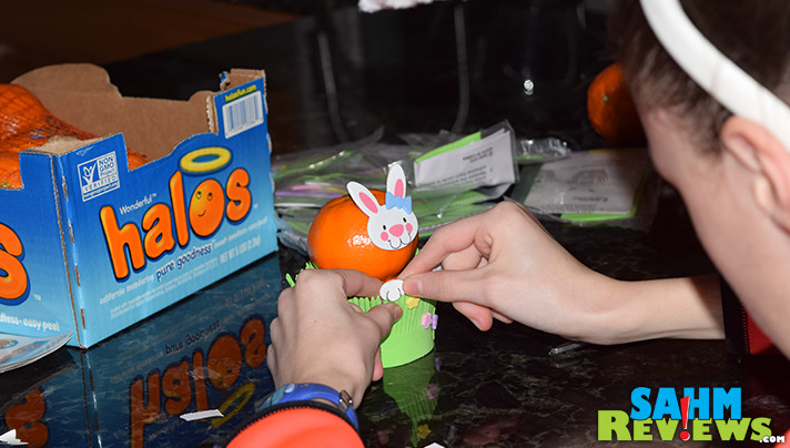 Want a sweet alternative to Easter candy? Get festive with these Easter crafts that include Halos California mandarins. - SahmReviews.com