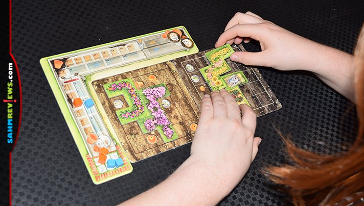 If all gardens grew in polyomino shapes, we would have the greenest thumbs around. Practice your gardening skills in Cottage Garden game from Stronghold Games. - SahmReviews.com